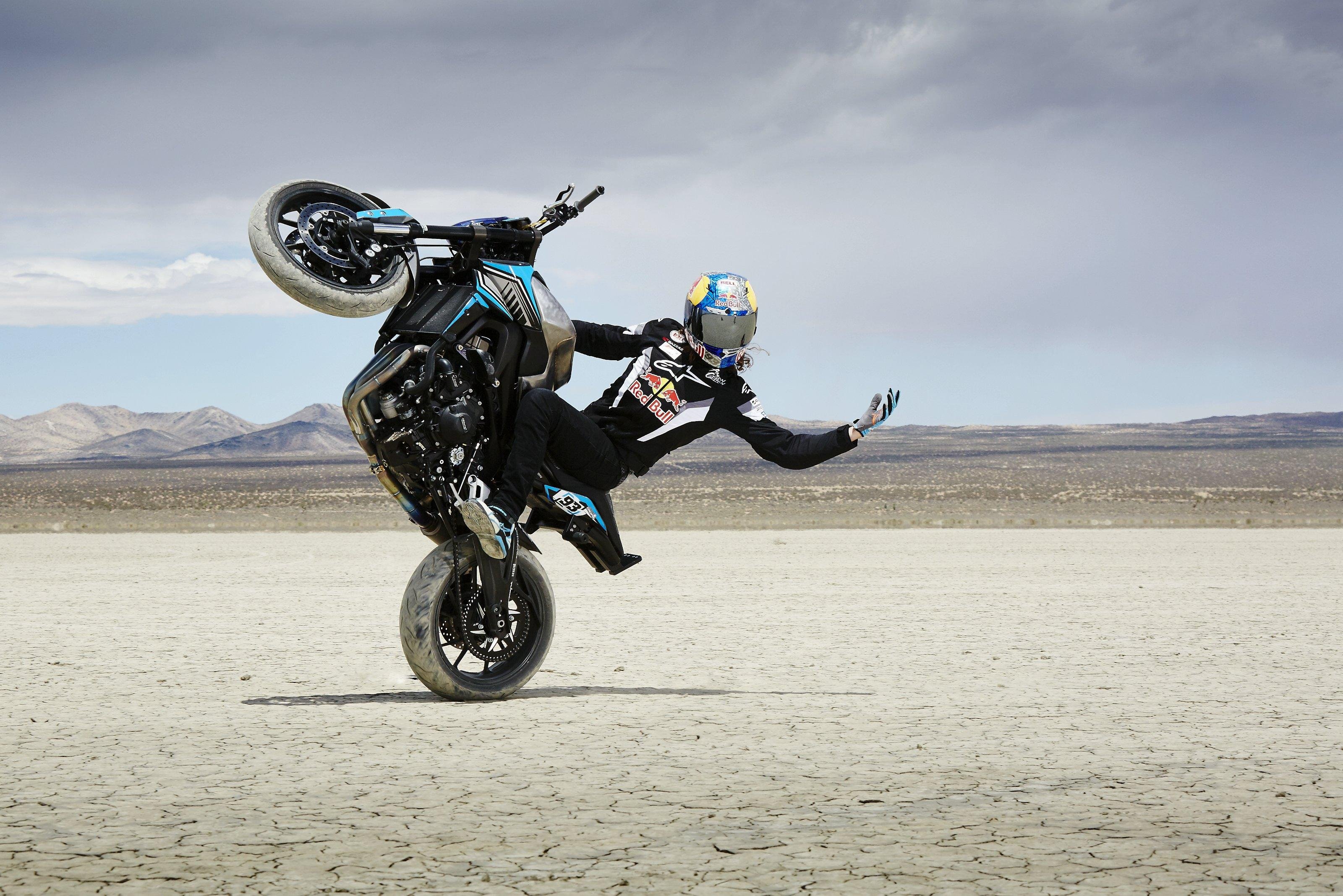 Moto : Comment faire un wheeling ?